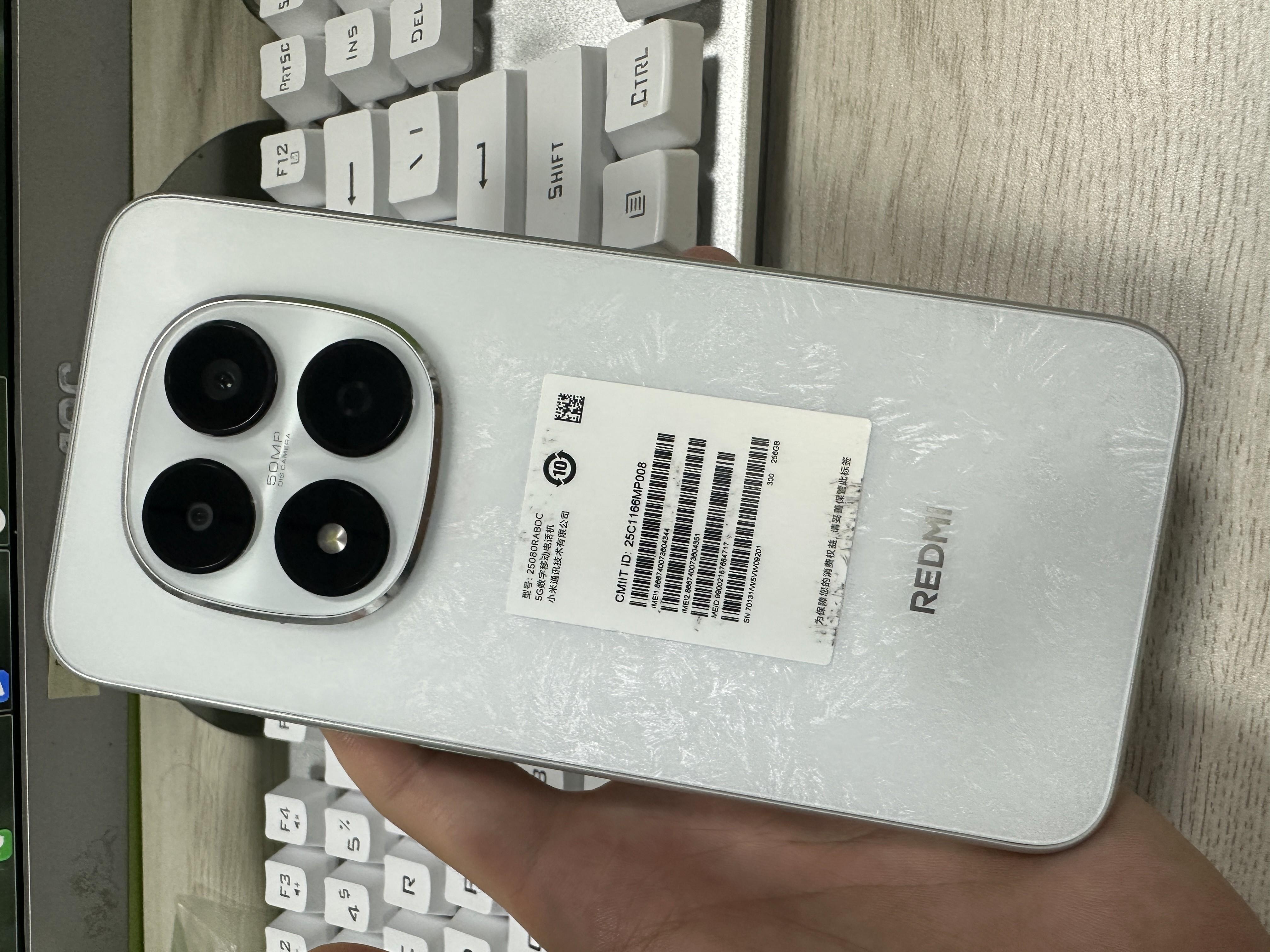 红米Note15Pro 白色也太耐看了吧